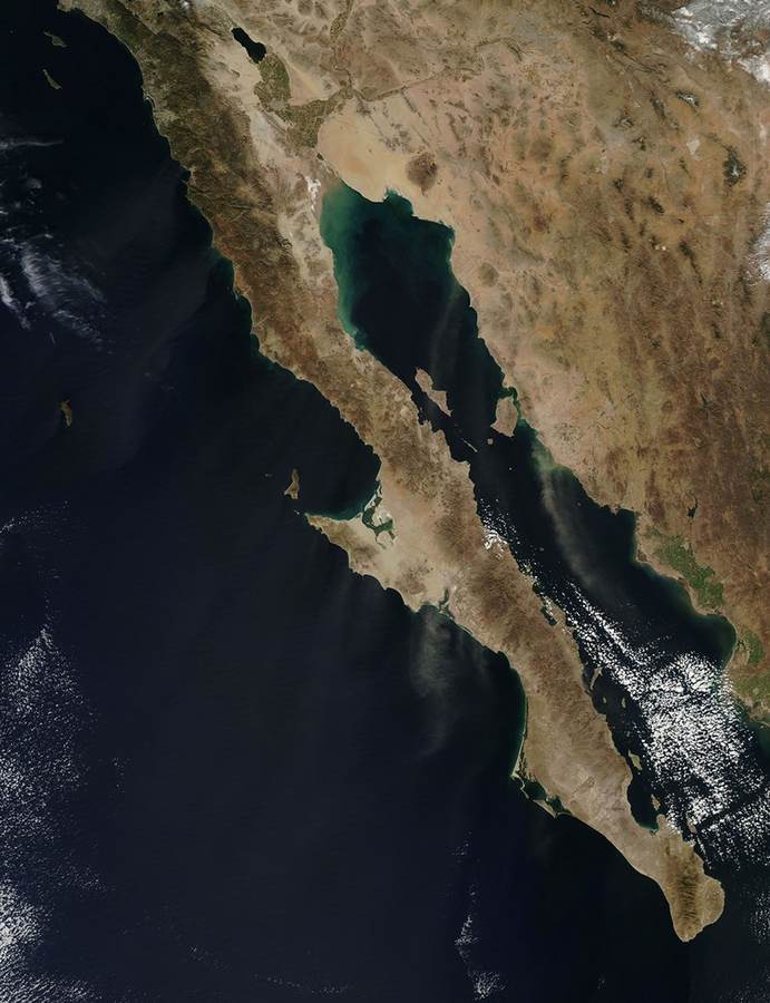 NASA satellite view of the Baja California peninsula and Gulf of California, showing the narrow land corridor crossed by Hurricane Polo