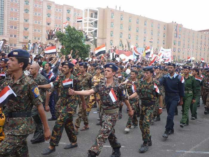 Yemeni soldiers on parade in Sanaa (file photo, 2011).