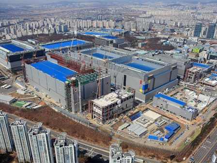 Samsung semiconductor facility — the memory-chip plants behind Samsung's record Q3 2026 profit