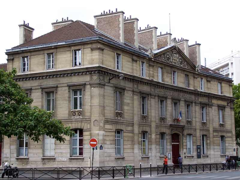 Exterior of Lycée Arago in Paris illustrating France's nationwide high-school disruption