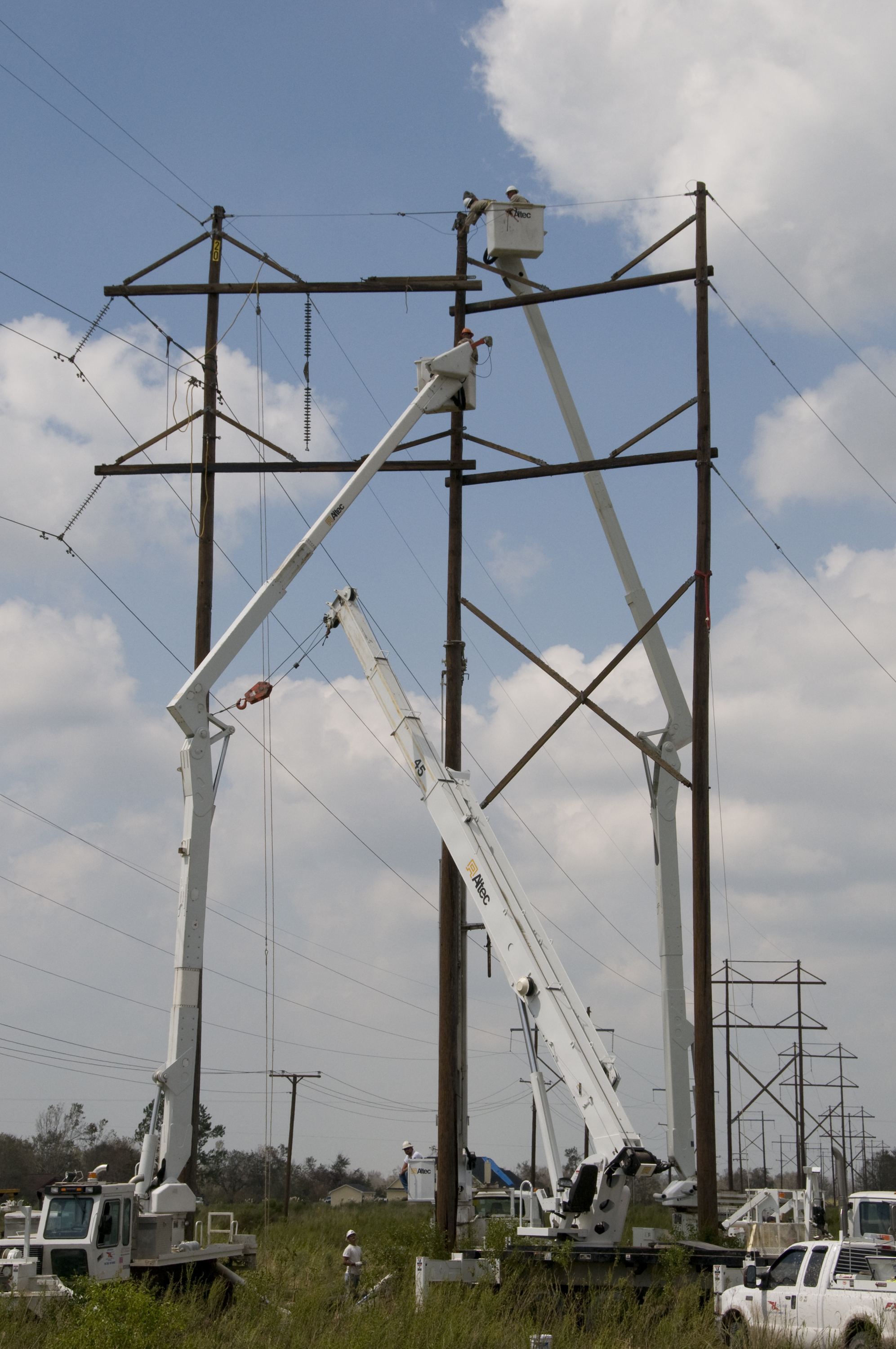 CPUC PG&E valuation San Francisco — utility crews in bucket trucks working on power lines