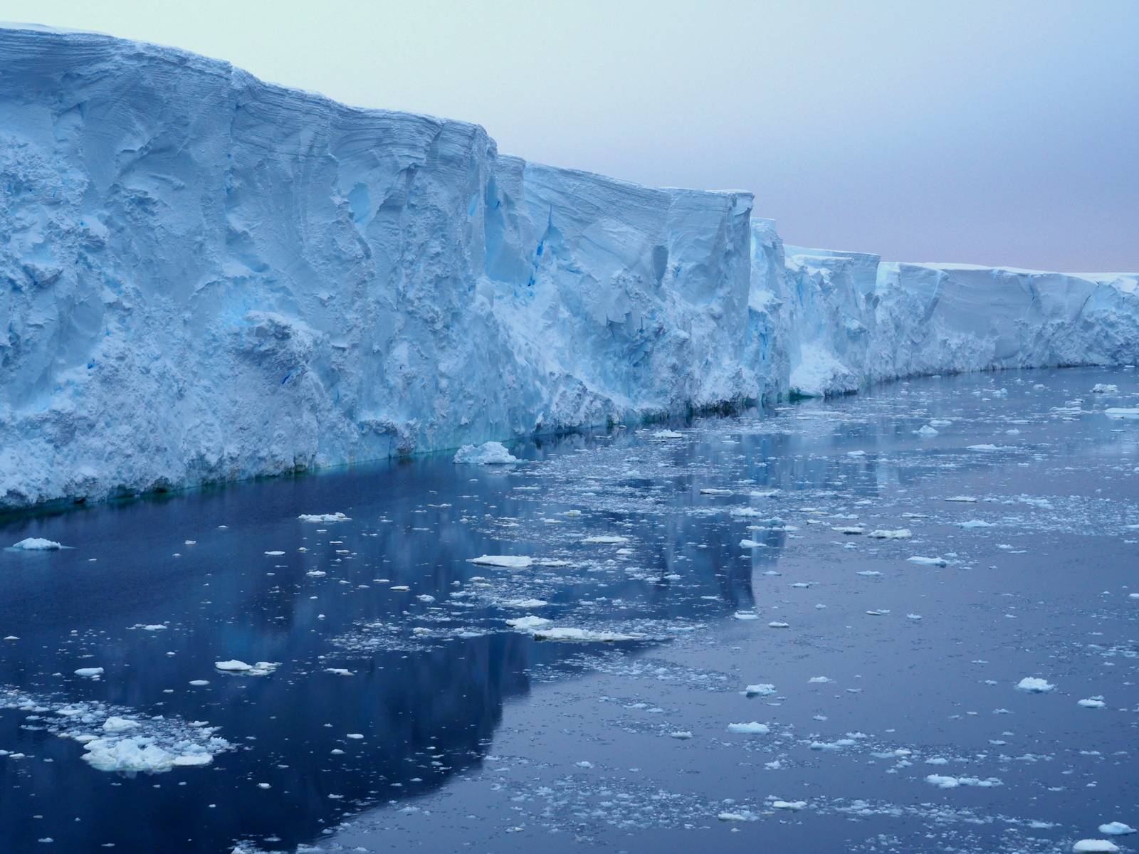 Thwaites Glacier ice front in West Antarctica — new modelling doubles its sea-level rise forecast