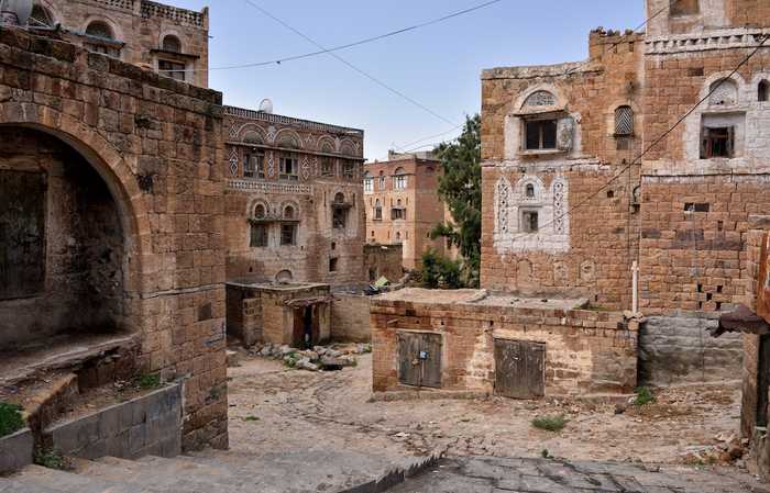 Taiz, Yemen — the front line of the October 2026 escalation between government forces and the Houthis.