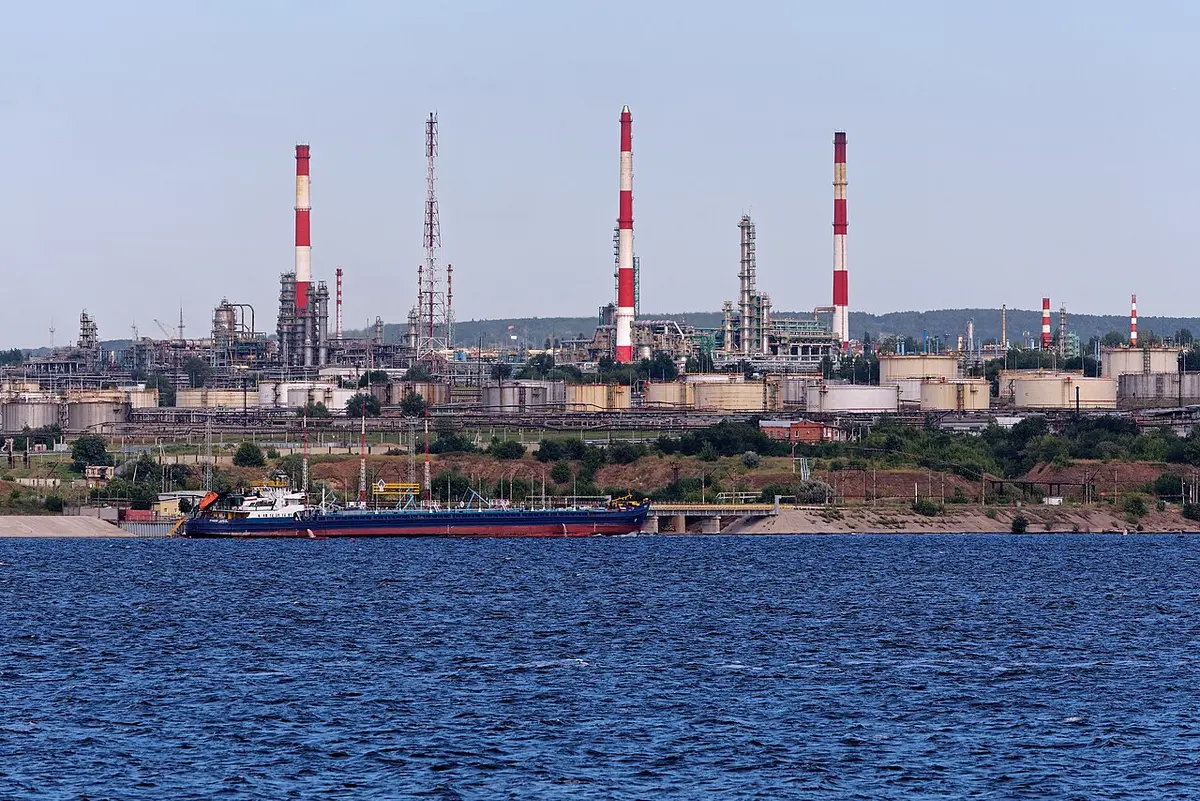 Saratov oil refinery on the Volga, illustrating the Russian oil refineries targeted in Ukraine's long-range campaign