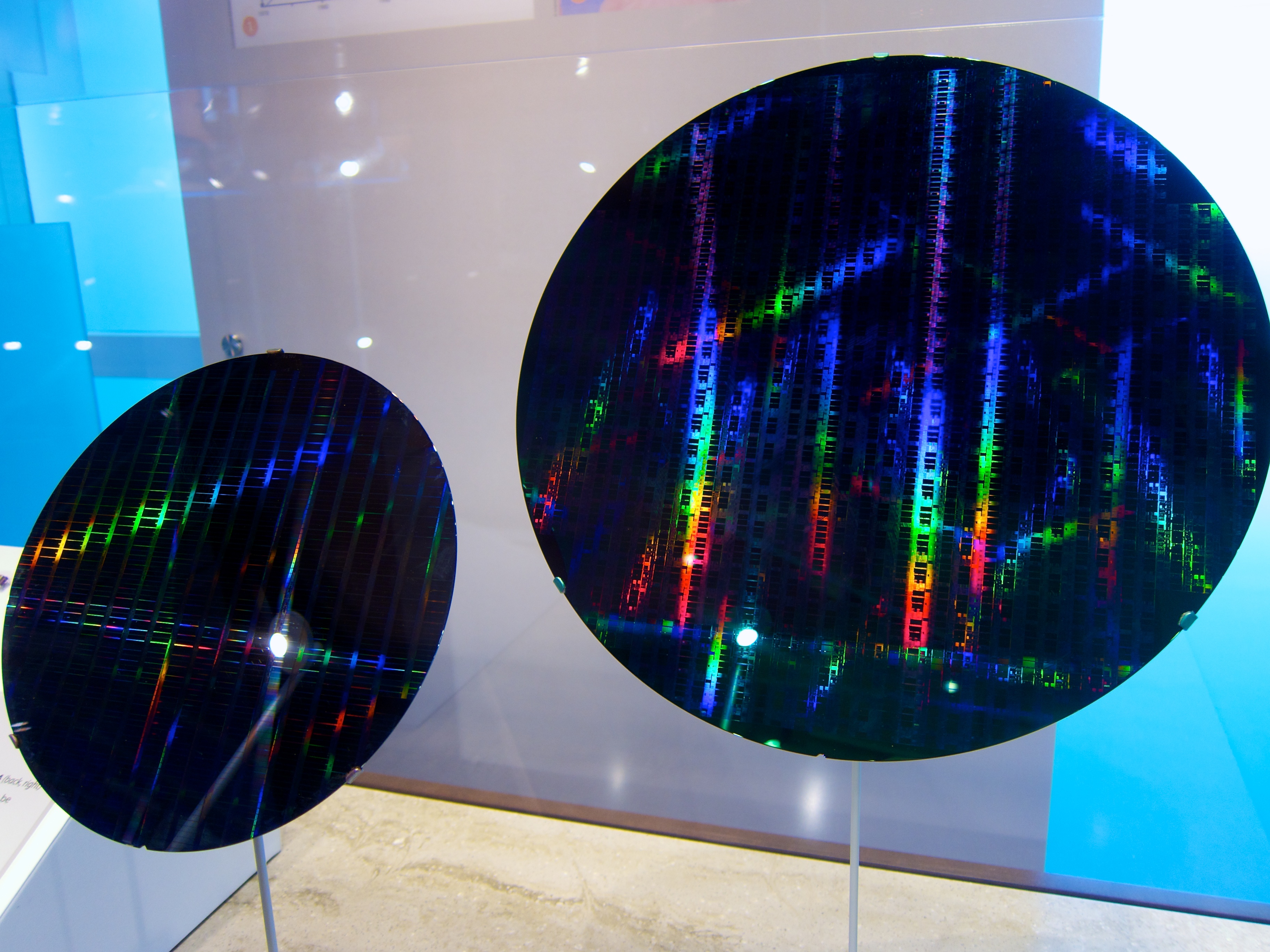 Colourful interference patterns on silicon wafers