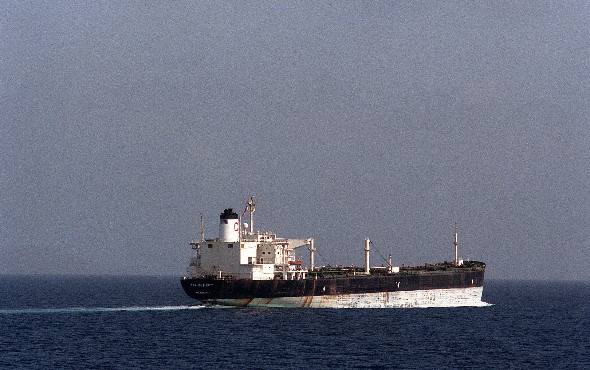 The supertanker Sea Isle City underway at sea, a Gulf oil tanker of the class transiting the Strait of Hormuz, Iran Hormuz shipping tactics