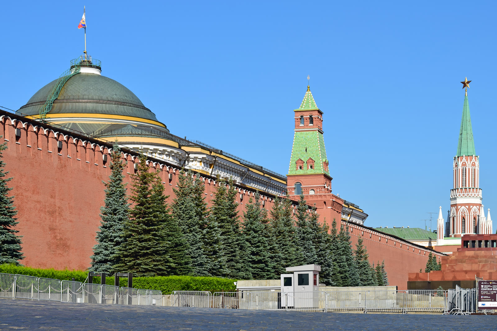 The Kremlin wall and towers in Moscow — Kremlin rejects ceasefire, Peskov election day statement